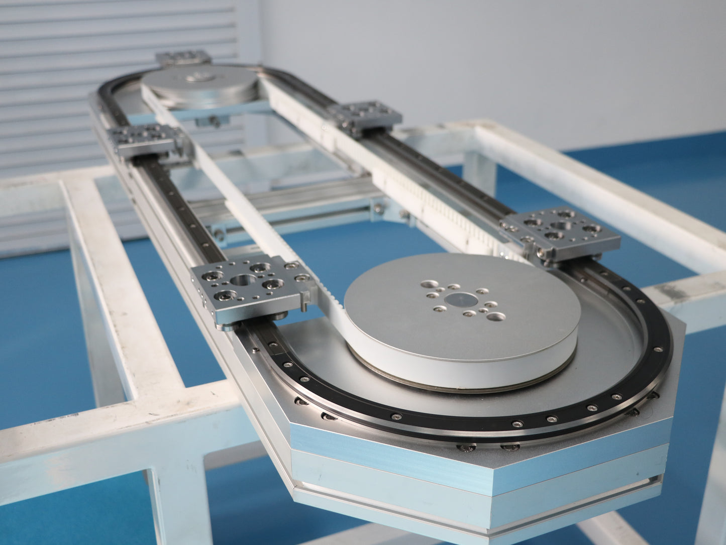 Clean and dust-free linear guide rails, circular guide rail conveyor lines, medical device assembly lines