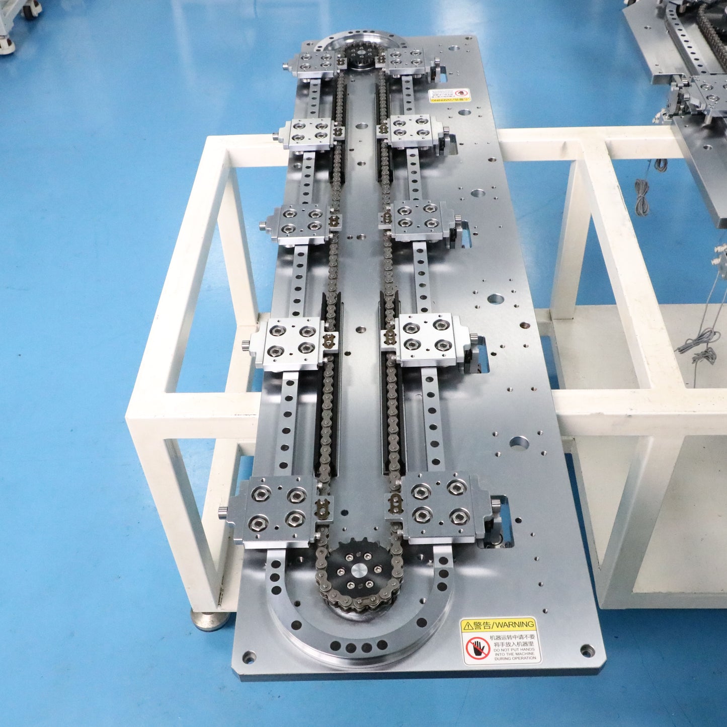Annular guide rail low-loss long-lasting Driven track system