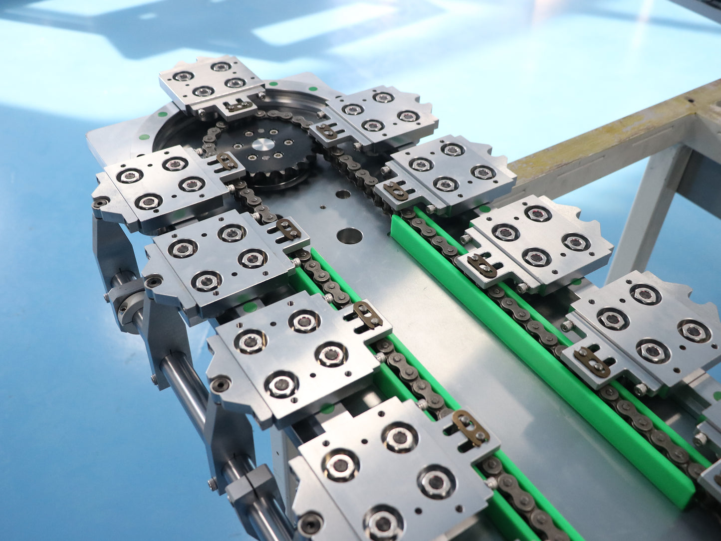 Lateral limiting linear guide rail, circular guide rail conveyor line, door and window hardware assembly production line