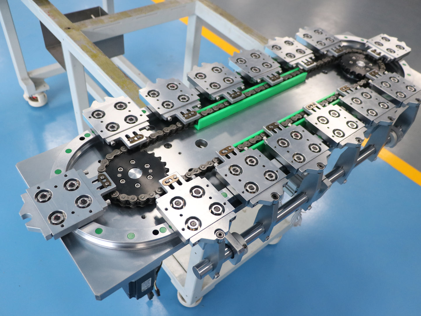 Lateral limiting linear guide rail, circular guide rail conveyor line, door and window hardware assembly production line