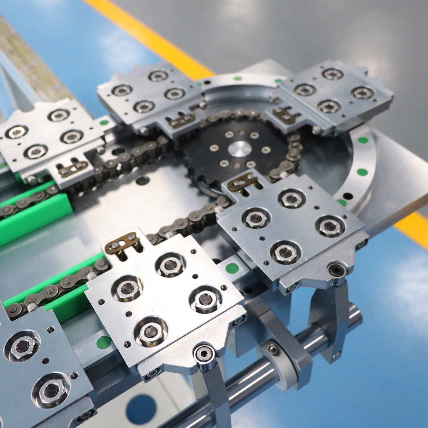 Lateral limiting linear guide rail, circular guide rail conveyor line, door and window hardware assembly production line