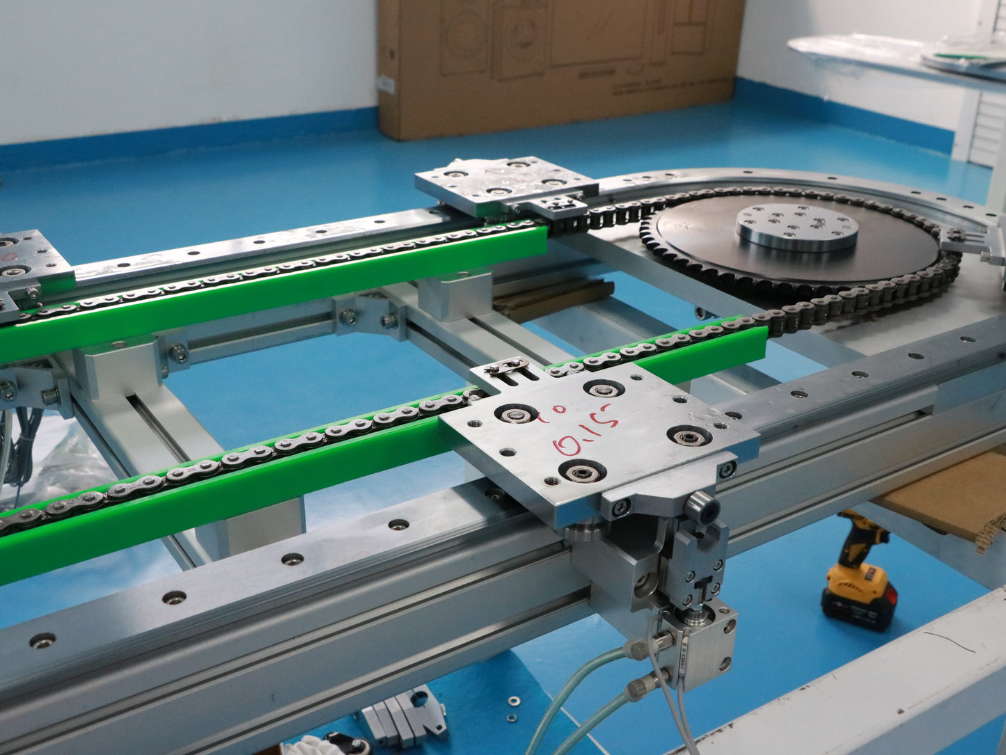 Buffer-type linear guides, circular guide conveyor lines, and fragile component assembly lines.
