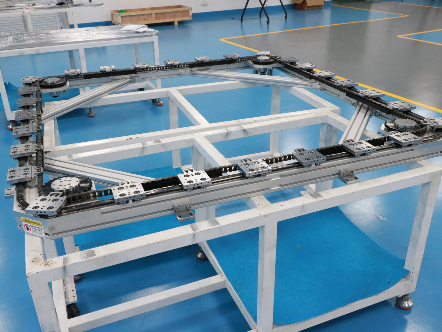 Easy-to-assemble linear guide rails, circular guide rail conveyor lines, and assembly lines for everyday consumer goods.