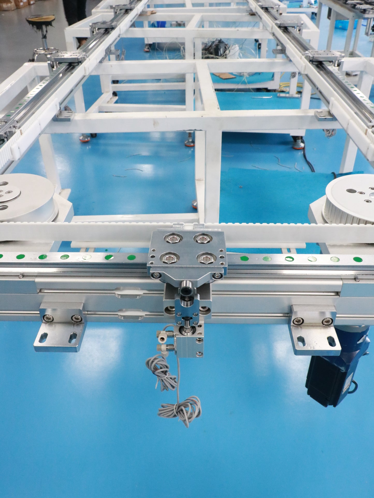 Uniform transmission linear guide rail, circular guide rail conveyor line, toy model assembly line