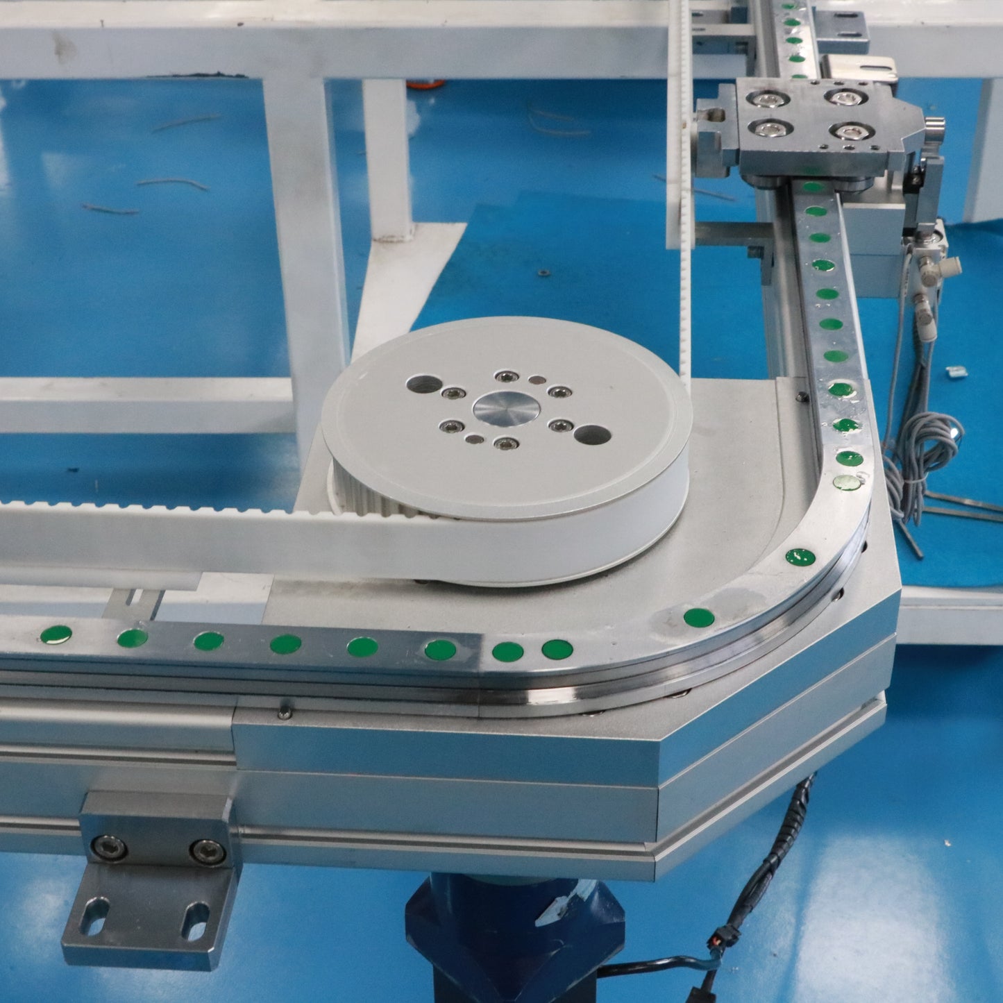 Uniform transmission linear guide rail, circular guide rail conveyor line, toy model assembly line