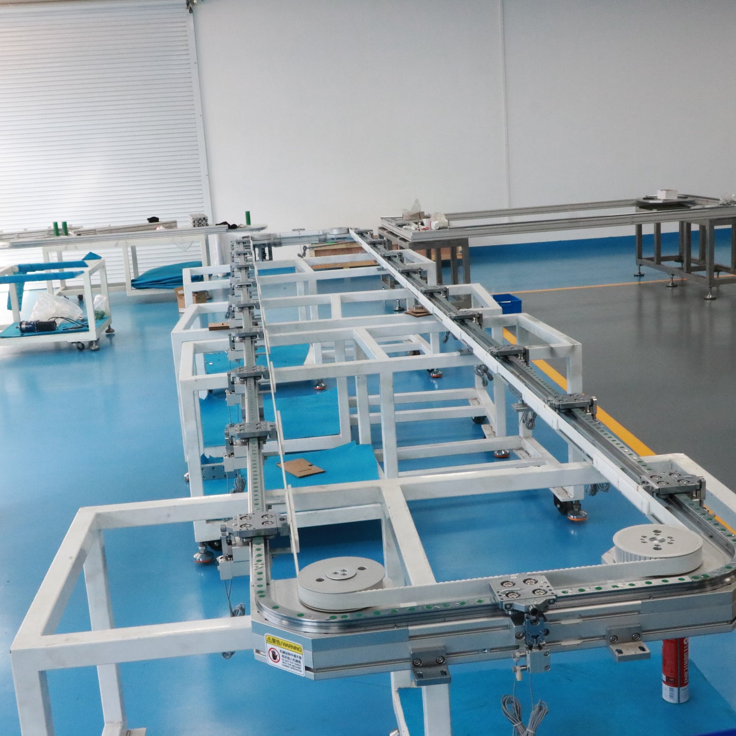 Uniform transmission linear guide rail, circular guide rail conveyor line, toy model assembly line
