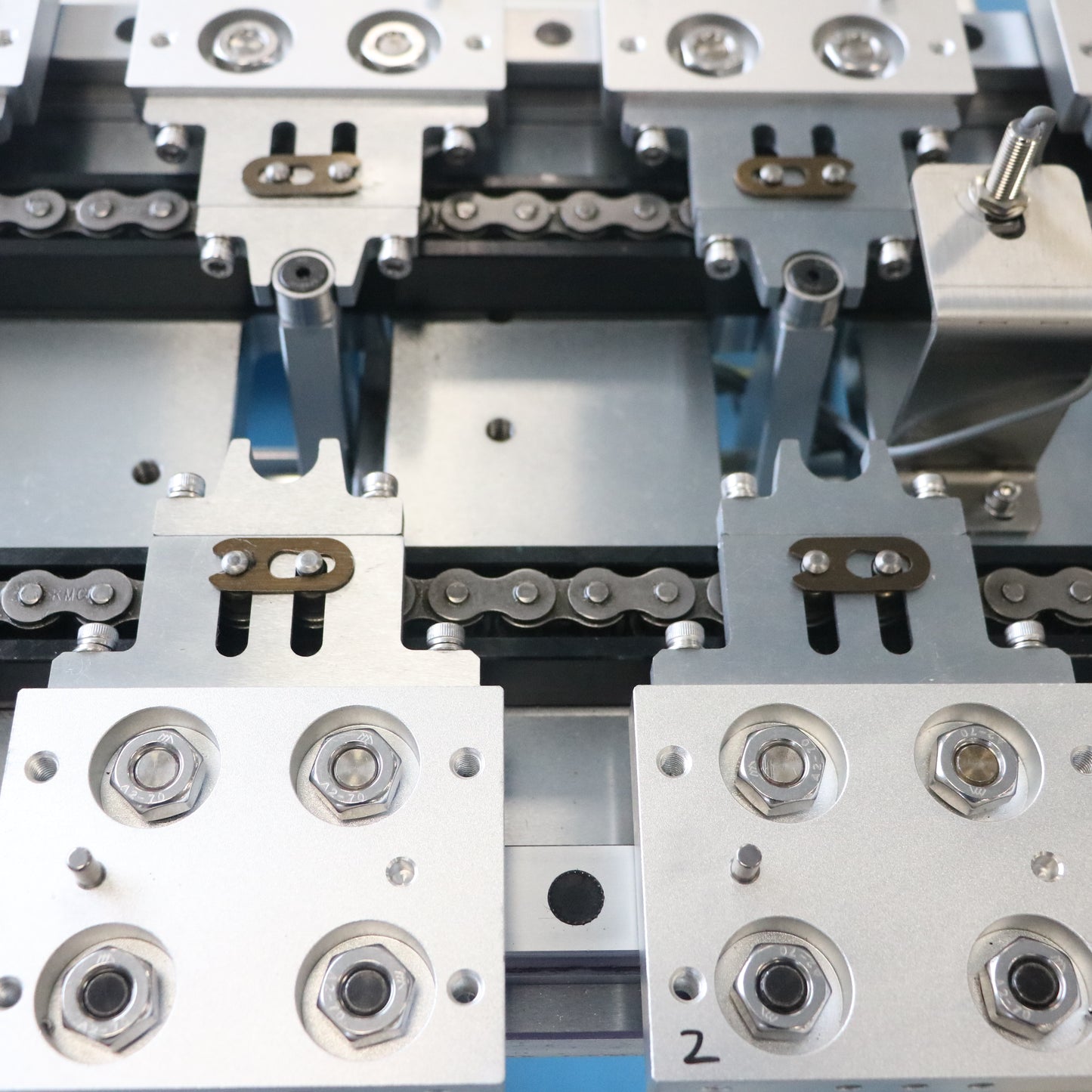 Embedded dustproof linear guide rails, circular guide rail conveyor lines, precision surface mount component production lines.