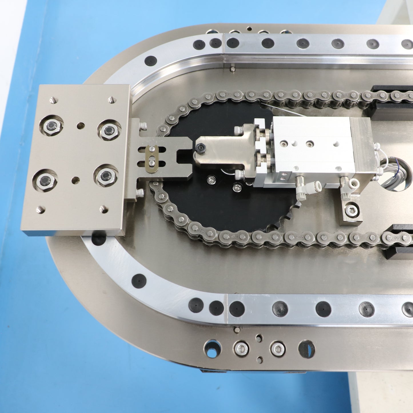 Dual-rail synchronous linear guide, circular guide rail conveyor line, cable accessory processing production line