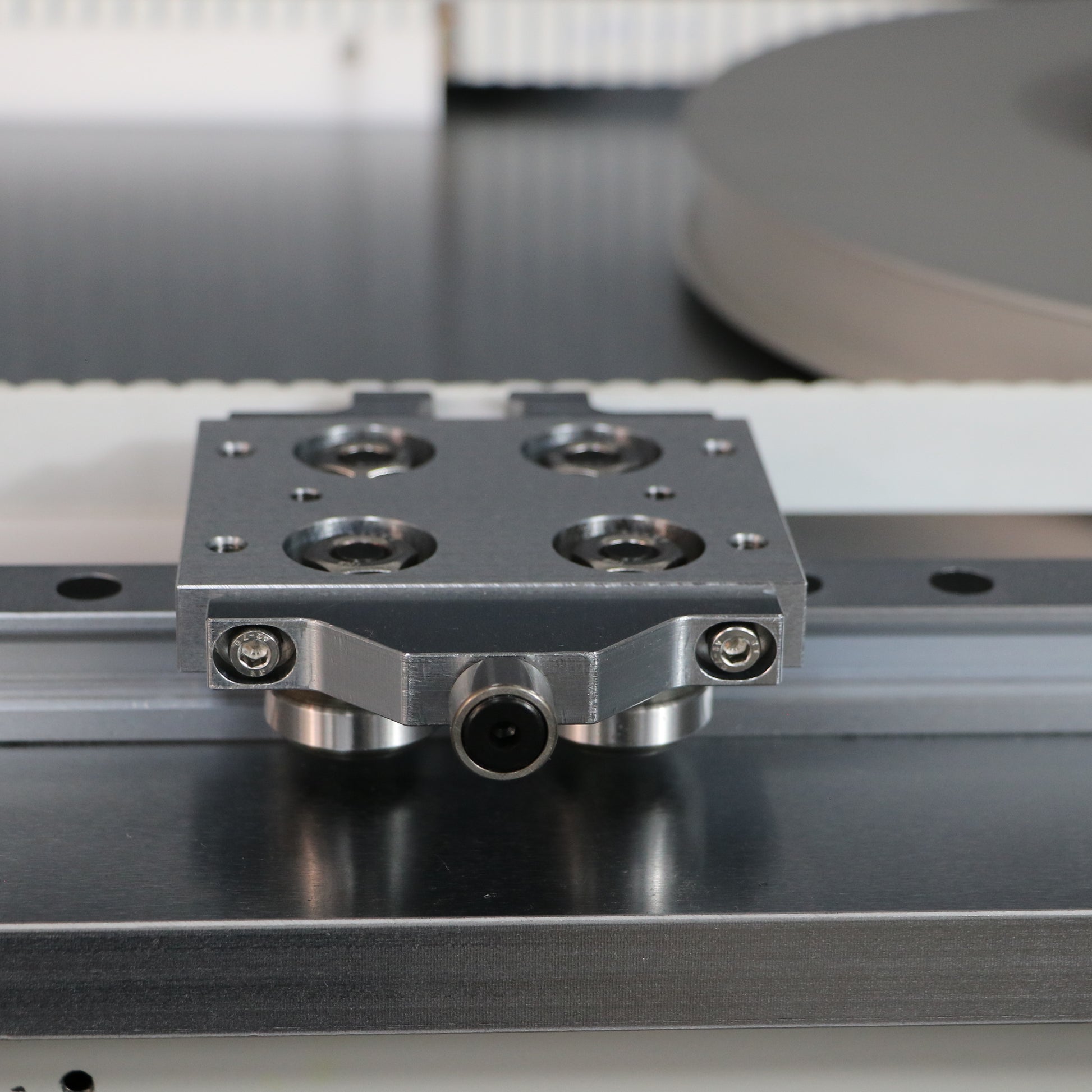 Detailed view of the slider of the synchronous belt driven track system